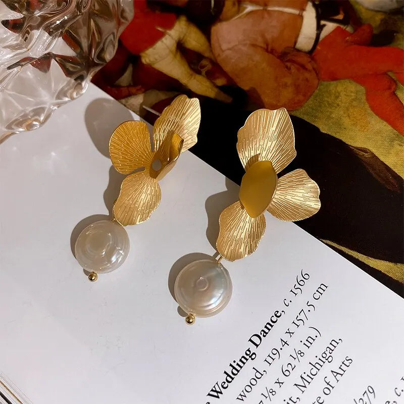 Elegant Natural Freshwater Pearls Earrings For Women Vintage Golden Petals Flower Drop Earring Jewelry For Party Wedding