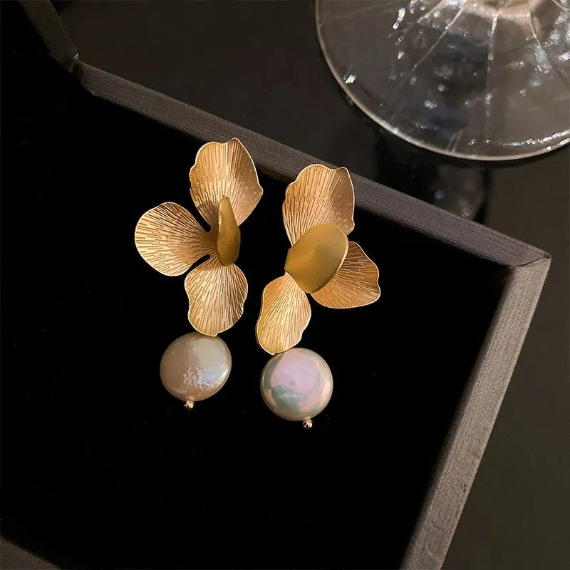 Elegant Natural Freshwater Pearls Earrings For Women Vintage Golden Petals Flower Drop Earring Jewelry For Party Wedding